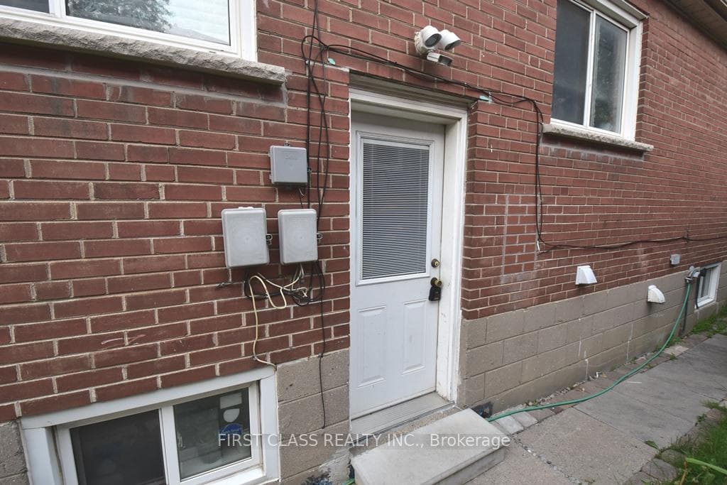 2091 Kipling Avenue Unit Bsmt photo 2