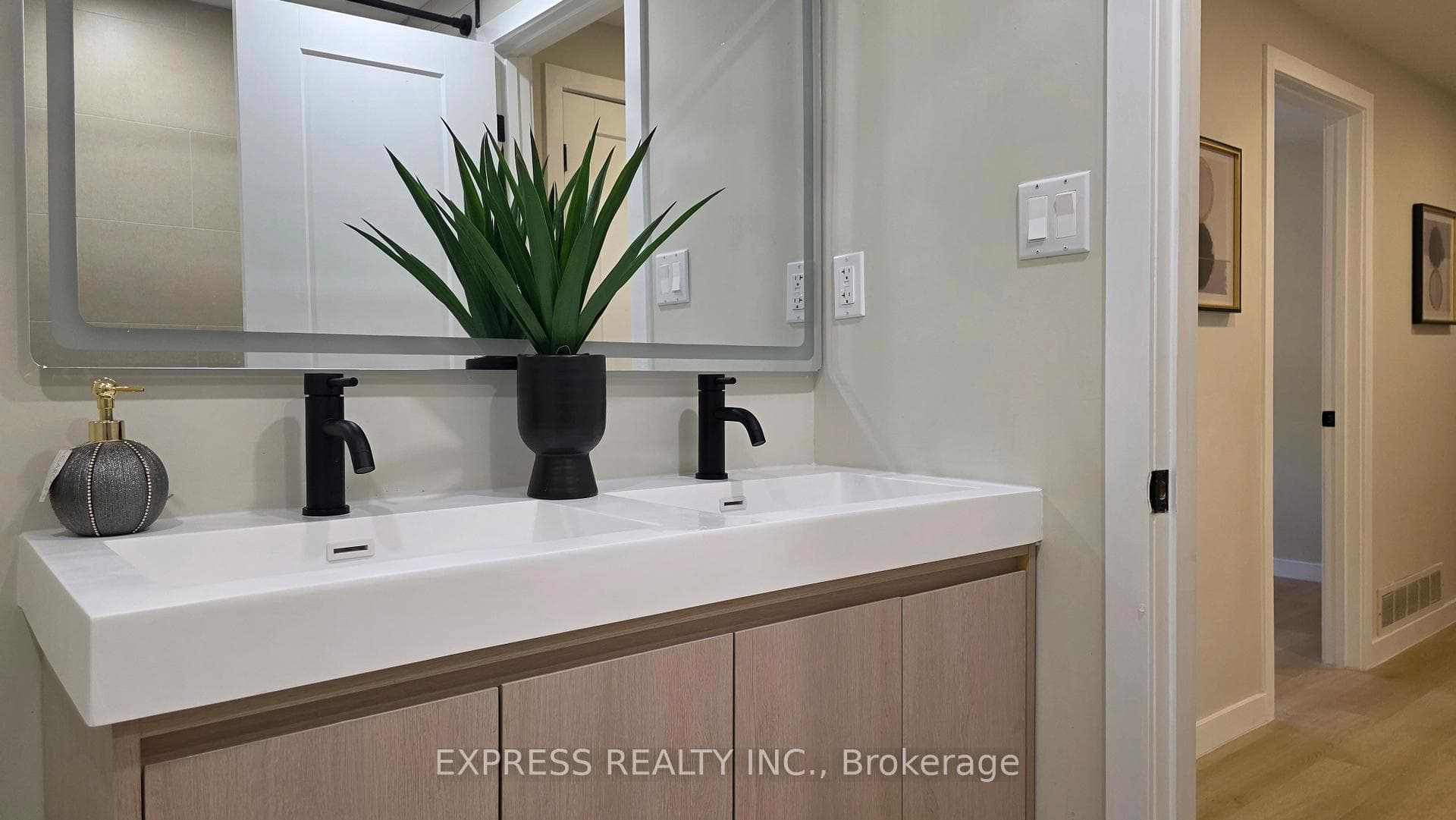 1215 Garthdale Court photo 29