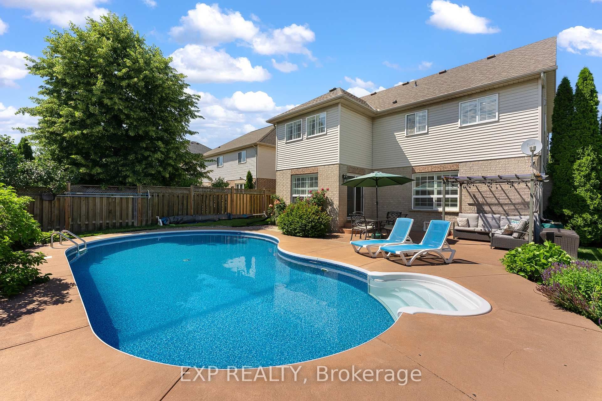57 Goodman Crescent photo 11