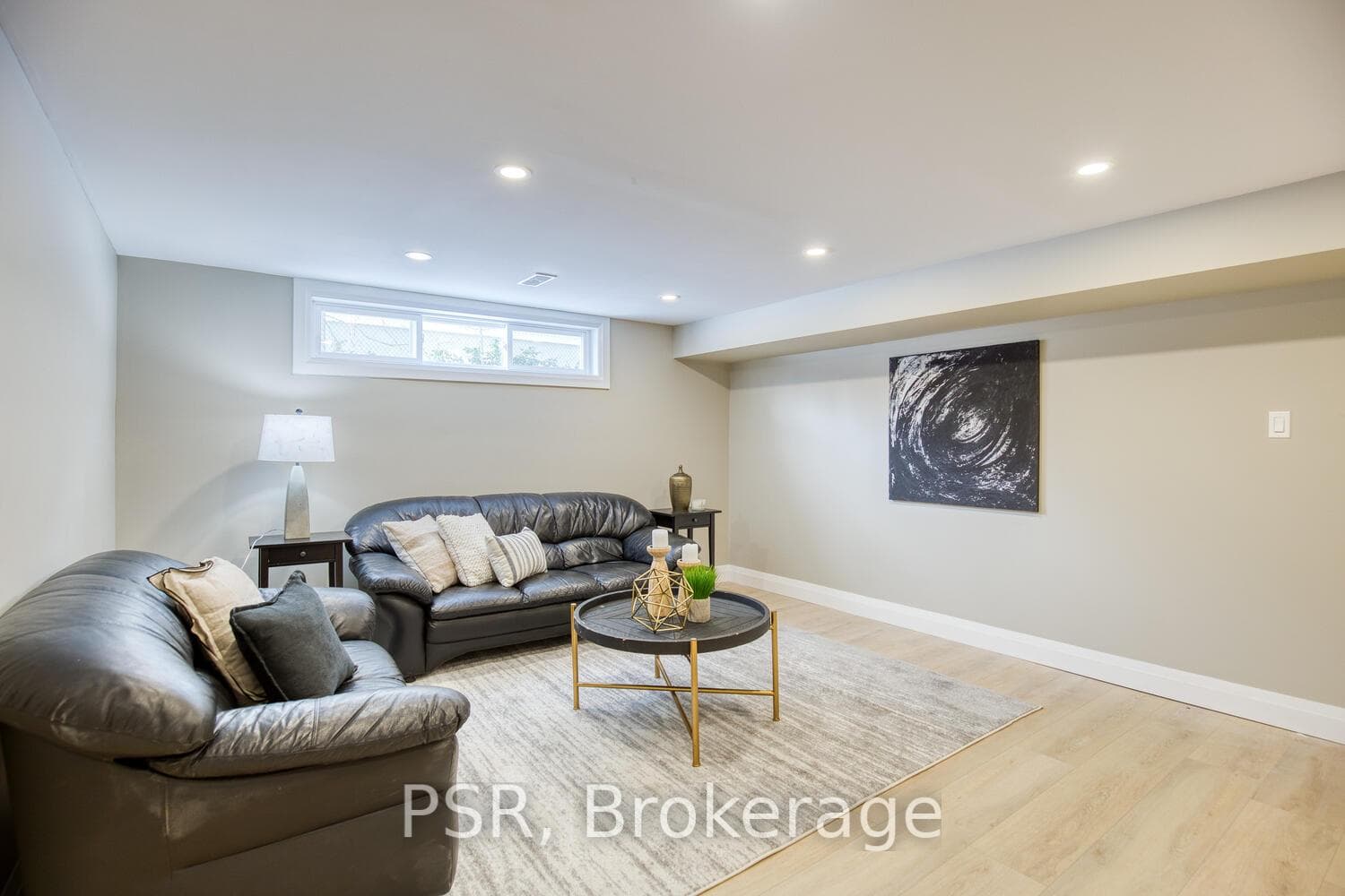 1358 Queen's Boulevard photo 26