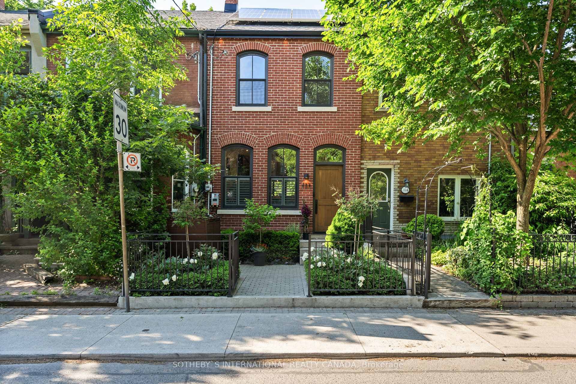 352 Wellesley Street photo 1
