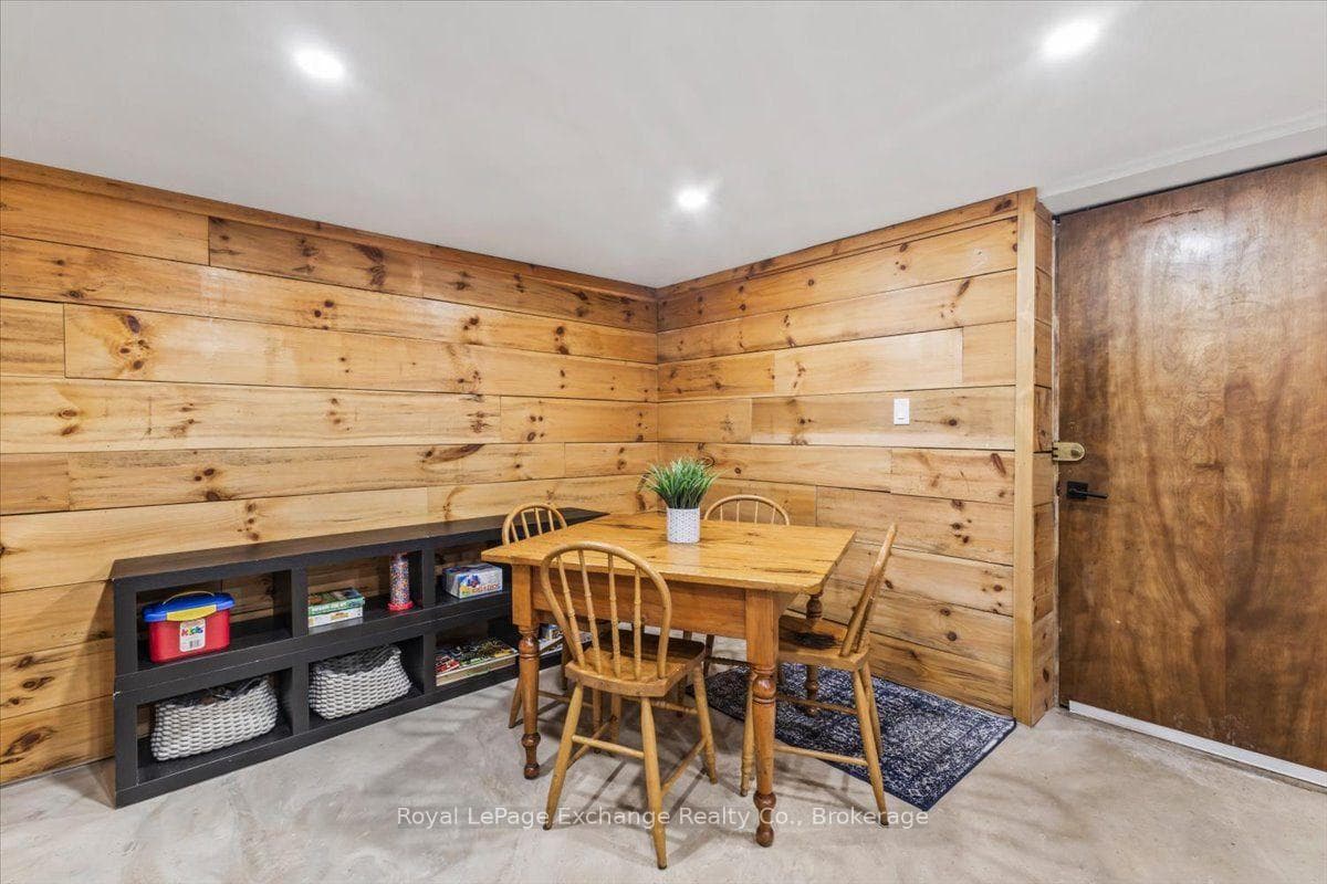 819 Wilson Avenue photo 17