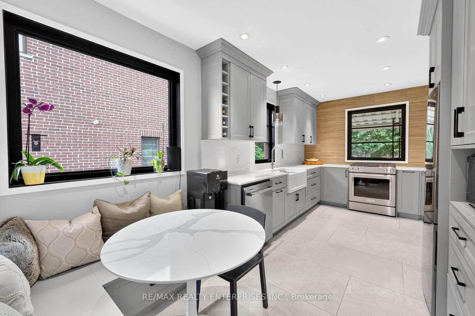 233 Rosemount Avenue photo 10