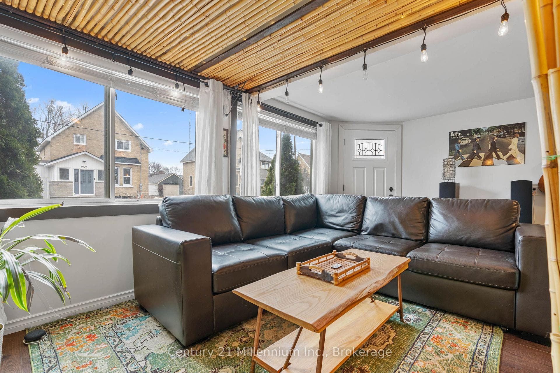251 William Street photo 9
