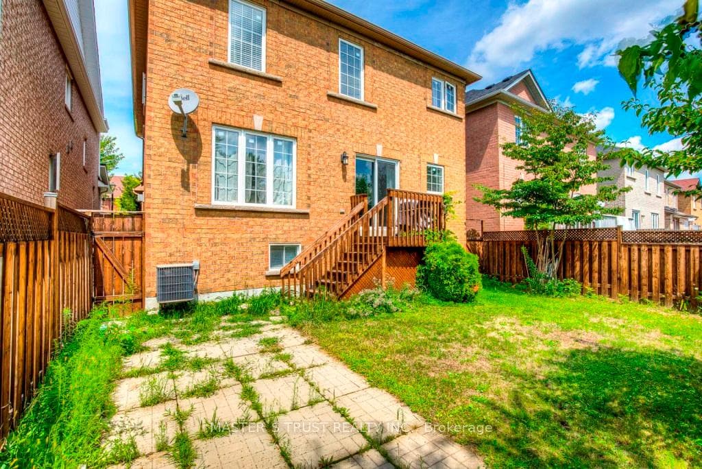 626 Society Crescent photo 32