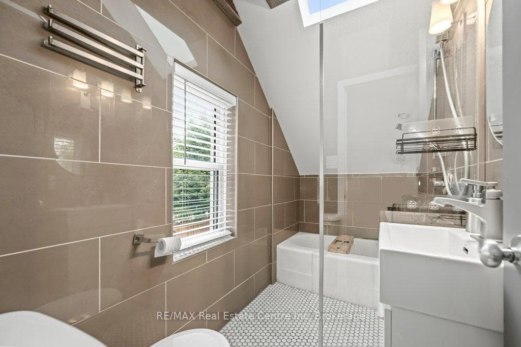 11 MANSION Street photo 22