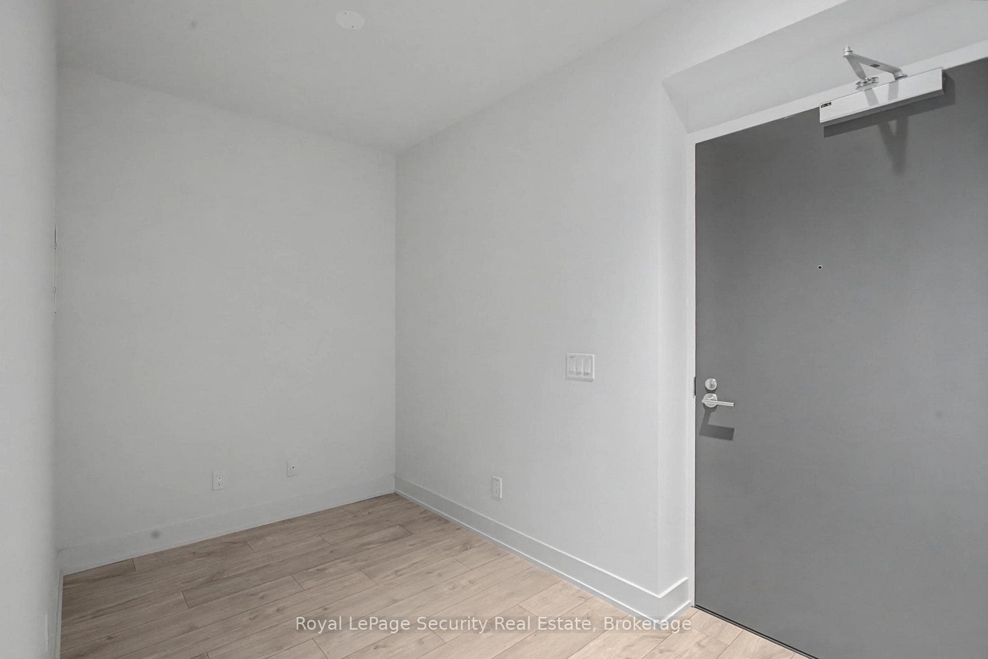 8 Cumberland Street Unit 1305 photo 6