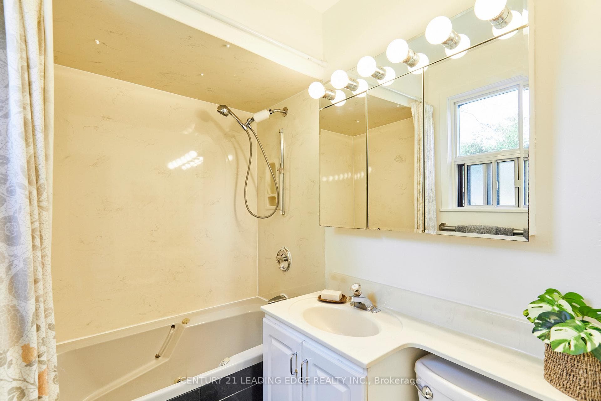 19 Scarboro Crescent photo 20