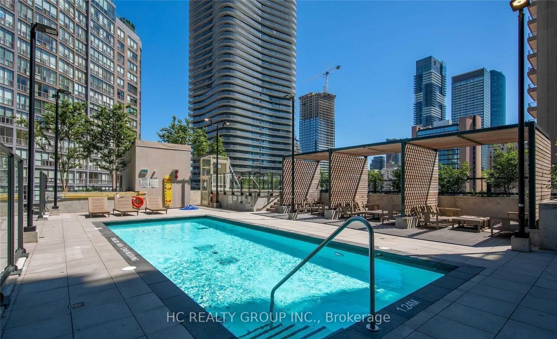 955 bay Street Unit 2017 photo 3