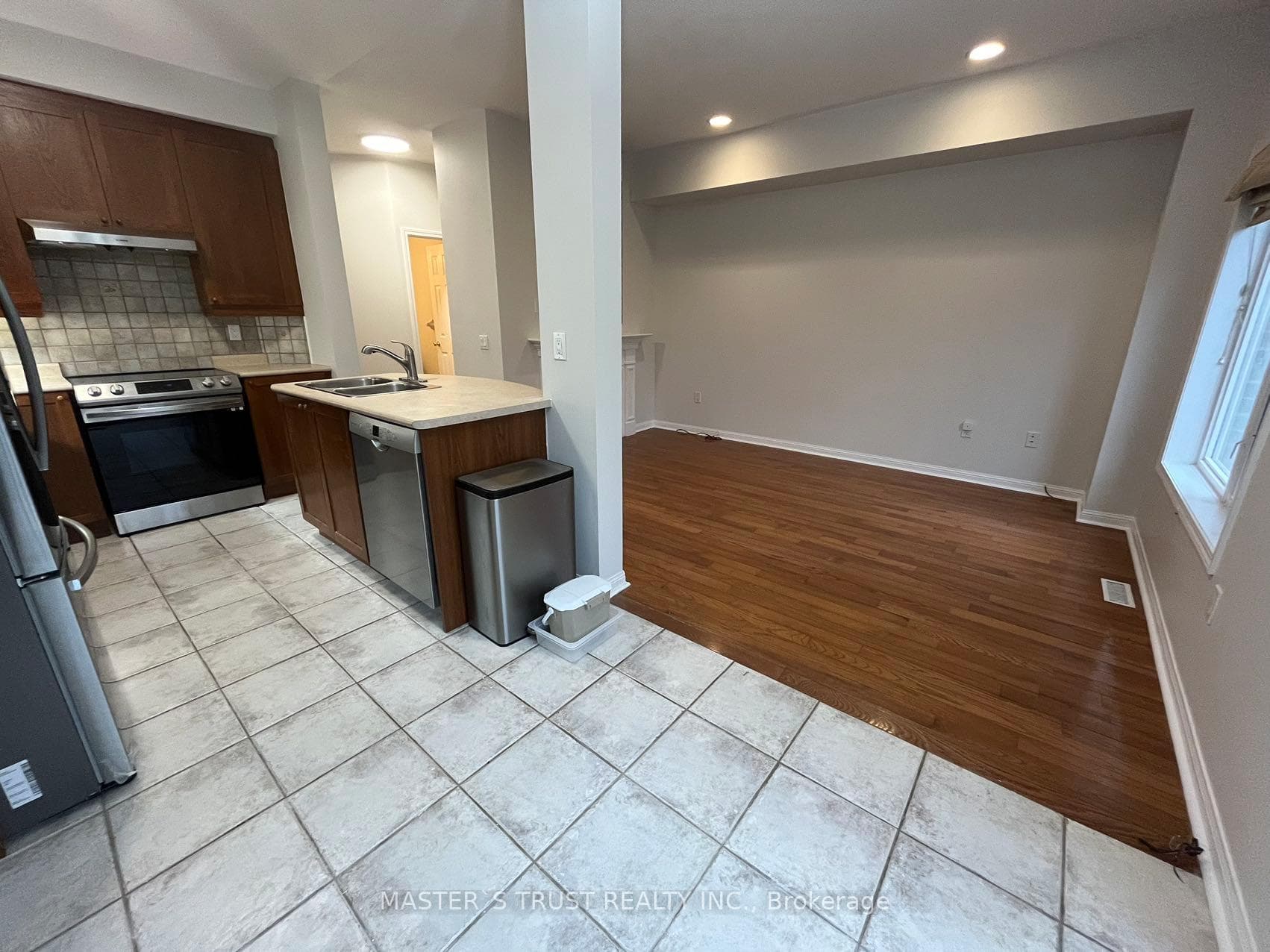 100 Elgin Mills Road Unit 40 photo 11