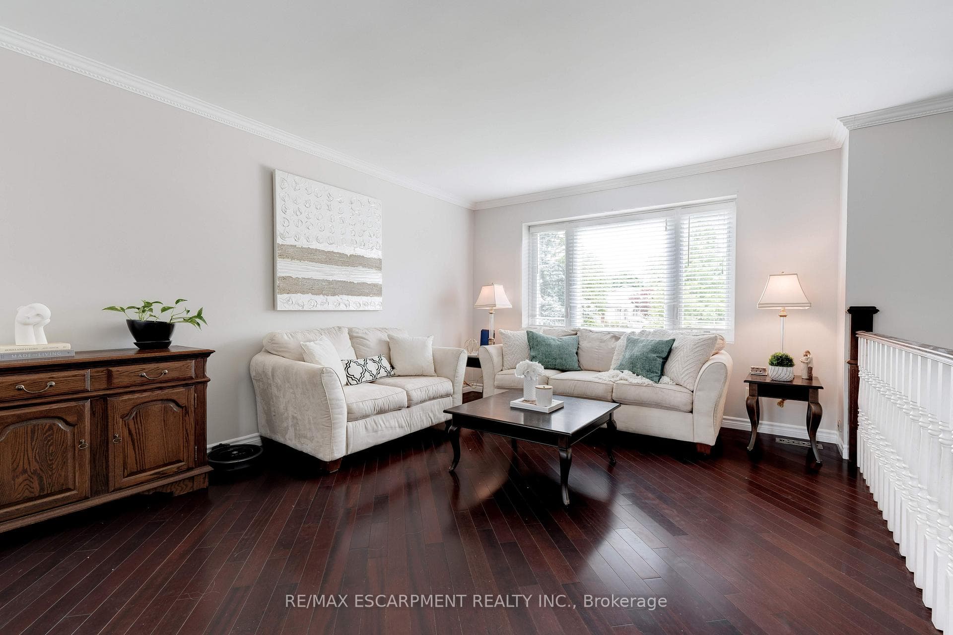672 Maclaren Drive photo 3