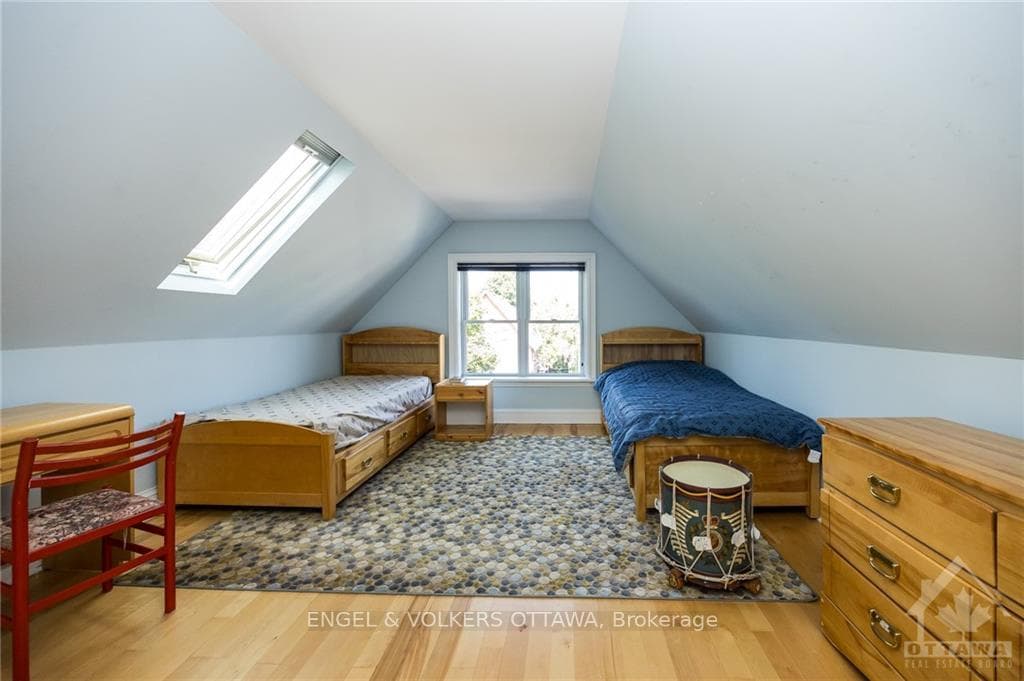 650 GILMOUR Street photo 24