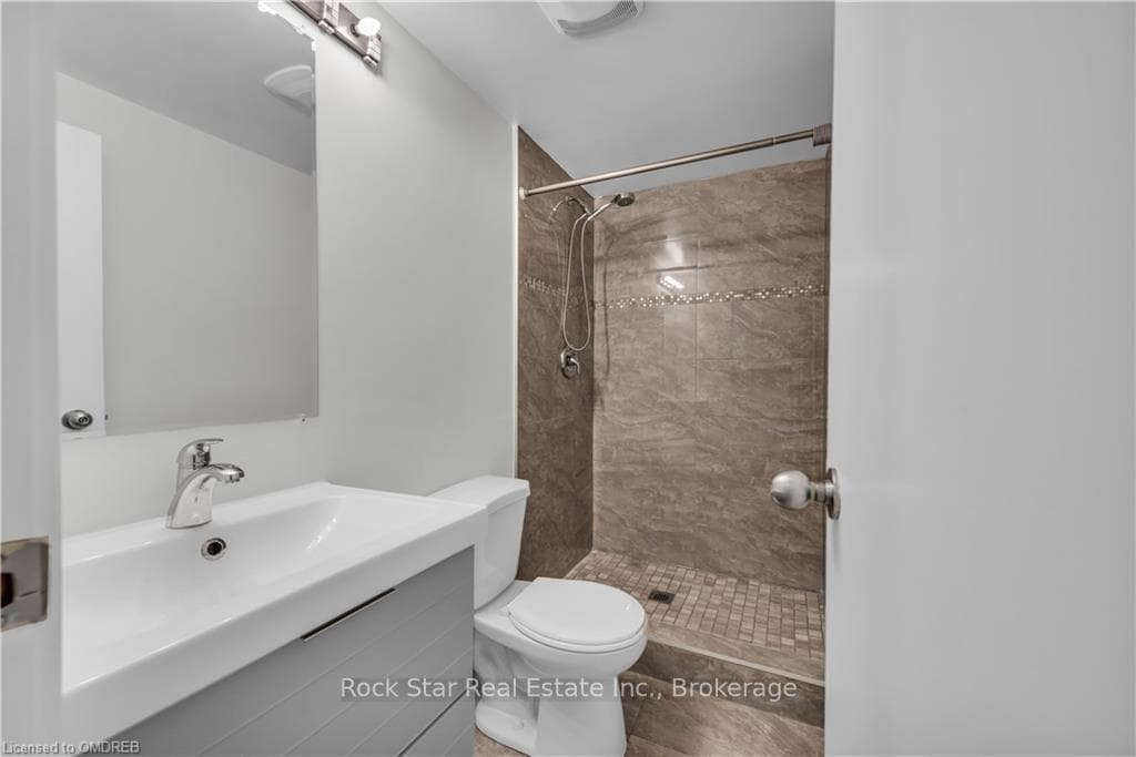 17 VICTOR Boulevard Unit B photo 20