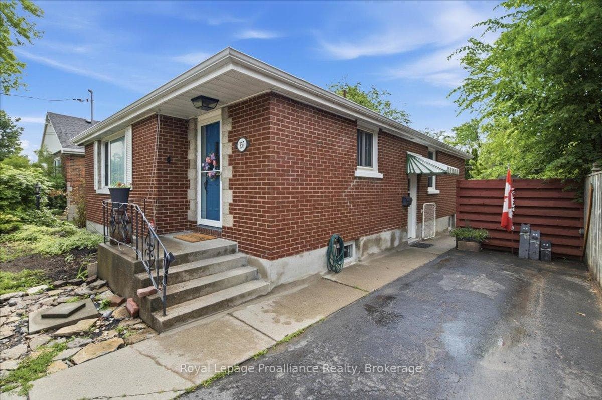 337 Bridge Street photo 3