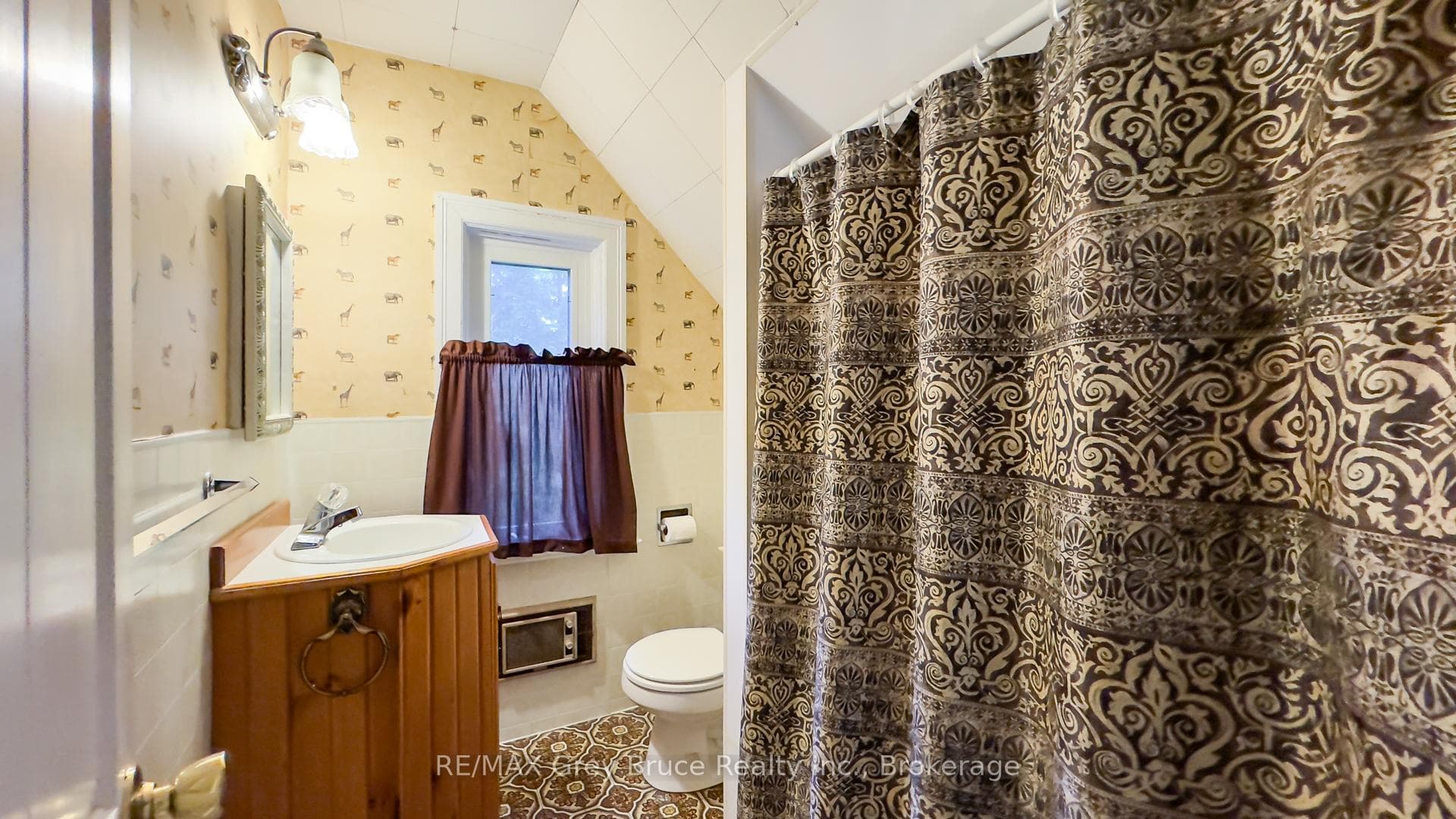 68 2ND Street photo 27