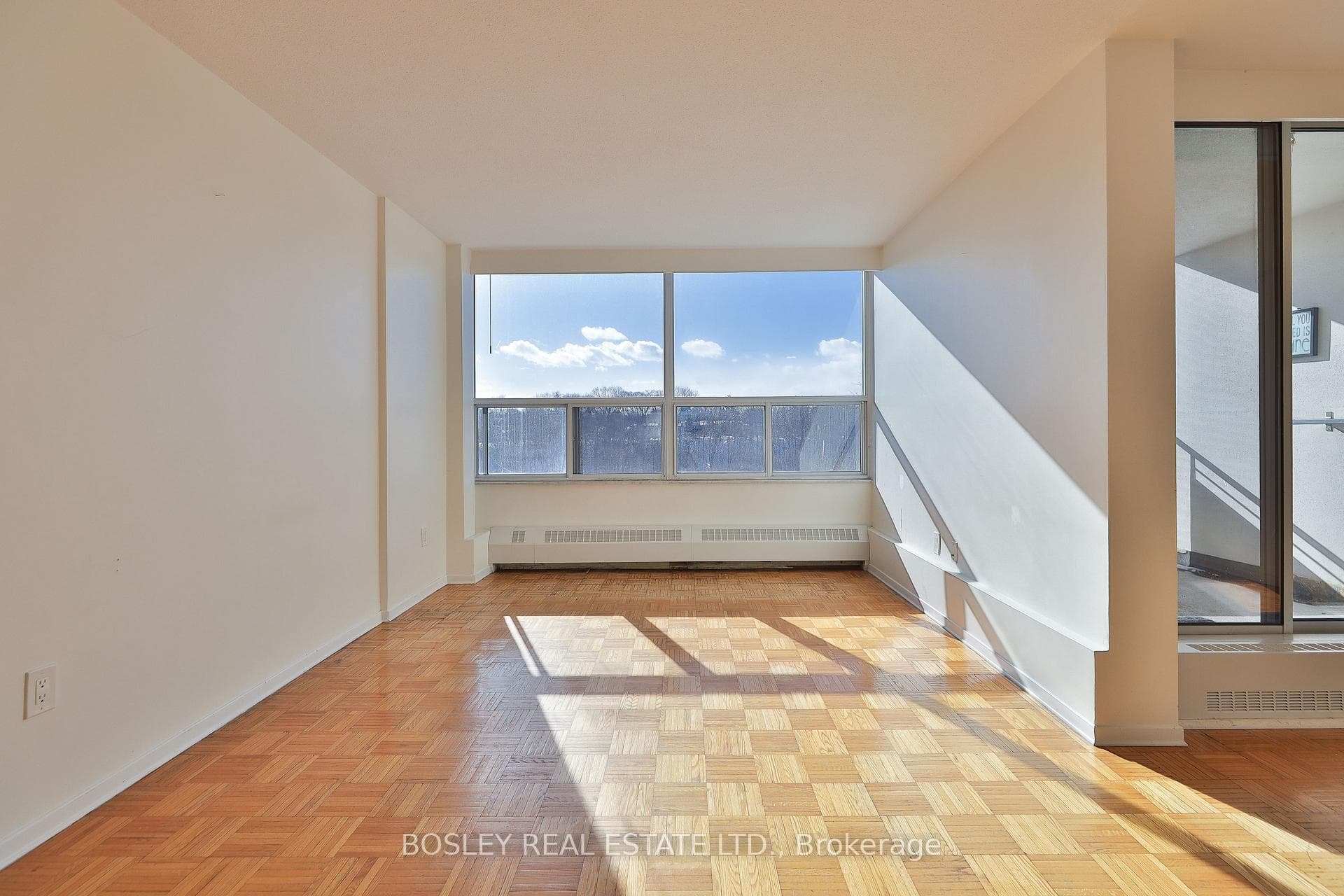 60 Pavane Linkway N/A Unit 404 photo 5