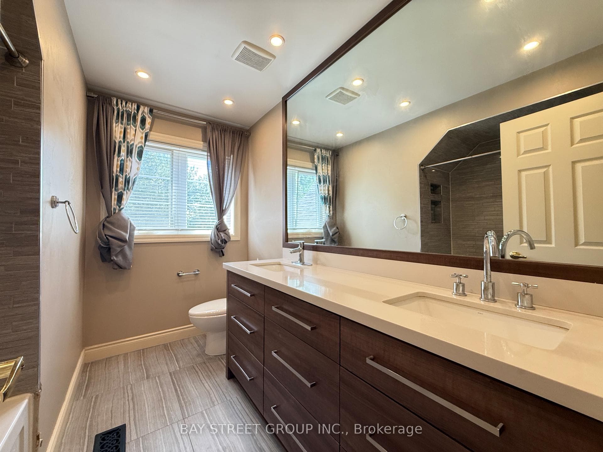 54 Earl Stewart Drive photo 18