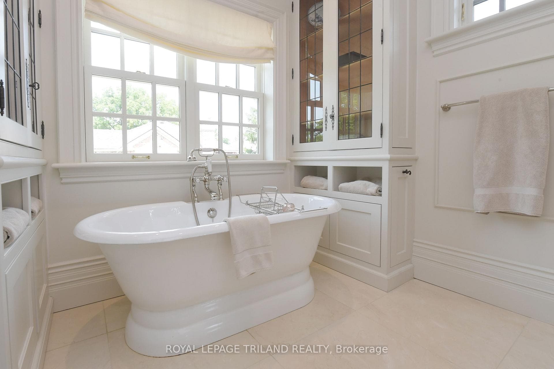 806 Maitland Street photo 22