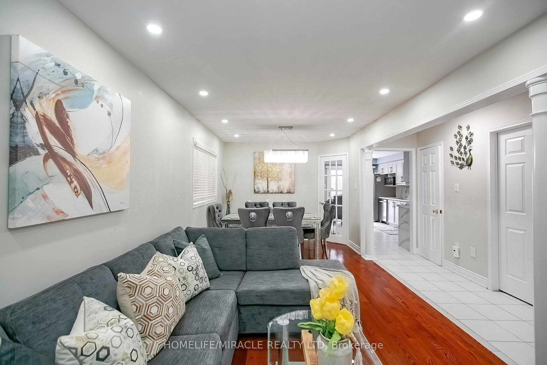 61 LAURAGLEN Crescent photo 8