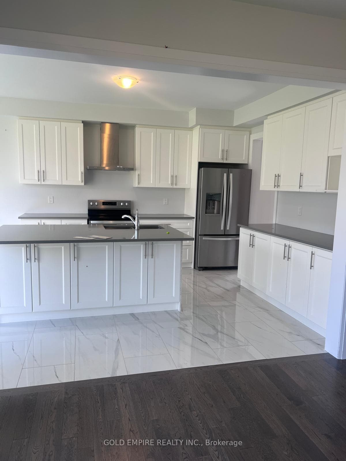 1067 EDINBURGH Drive photo 3