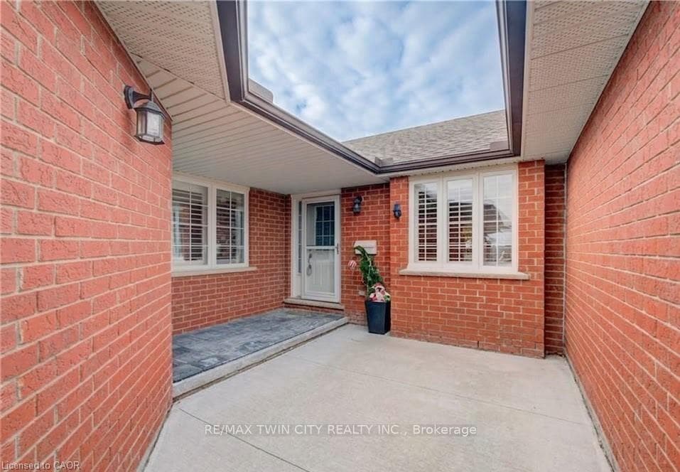 10 ISHERWOOD Avenue Unit 18 photo 2