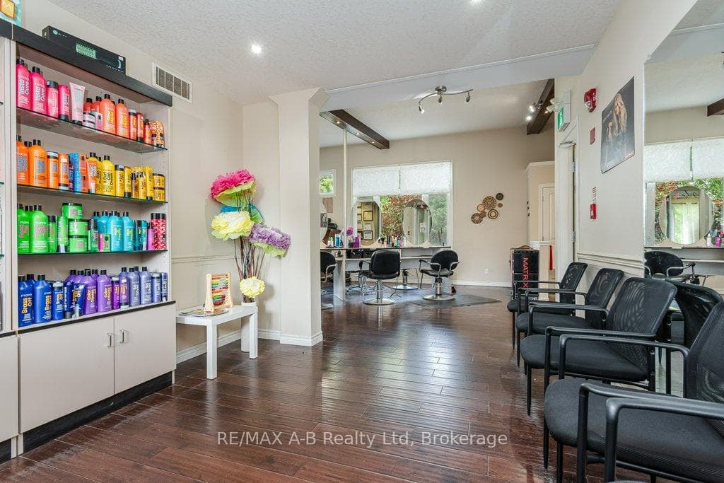 4 MC FARLANE Street photo 32