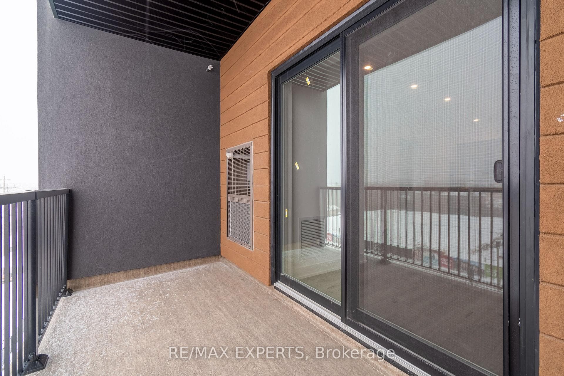 4 Spice Way Unit 410 photo 13