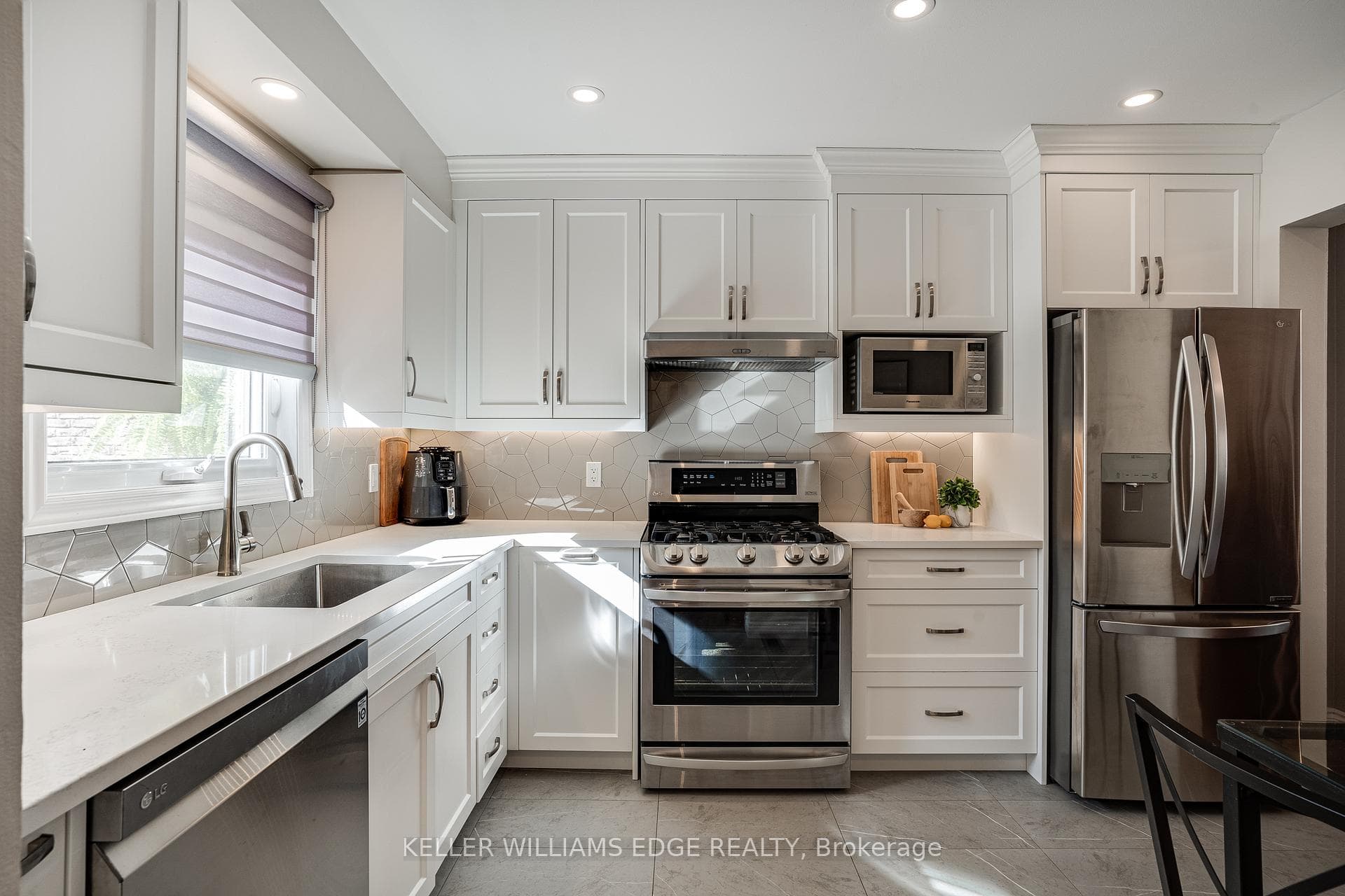 2301 Cavendish Drive Unit 106 photo 3