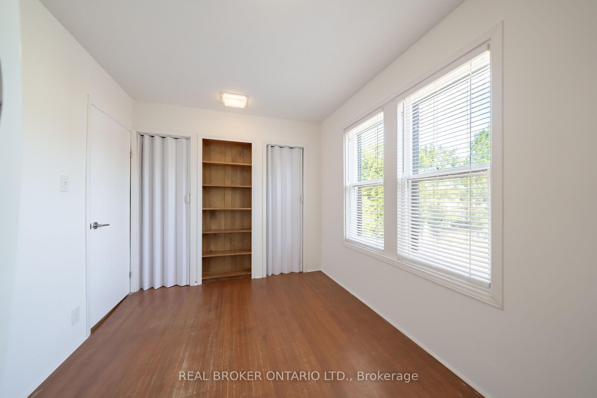 542 Glebeholme Boulevard Unit MAIN photo 30