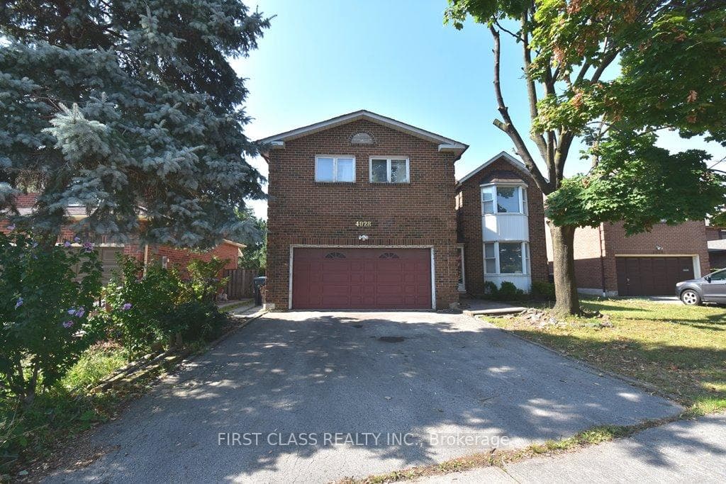 4028 Erindale Station Road photo 1