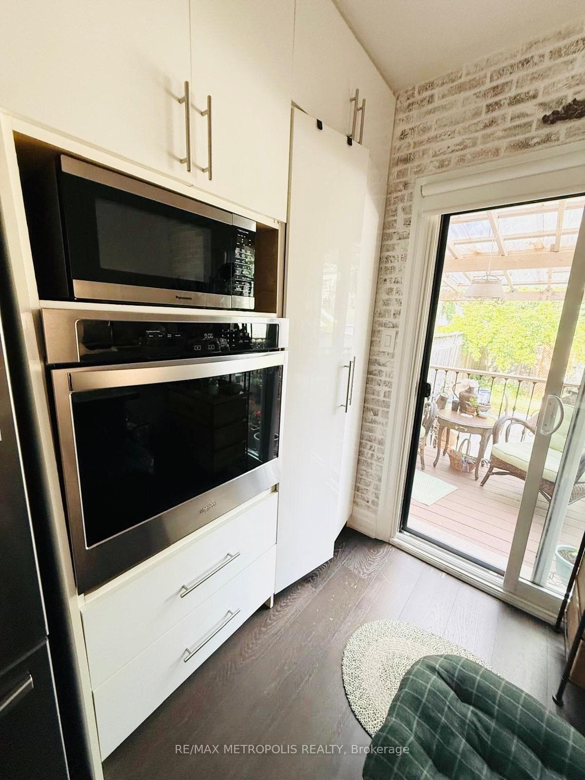 383 Coxwell Avenue Unit MAIN & UPPER photo 39