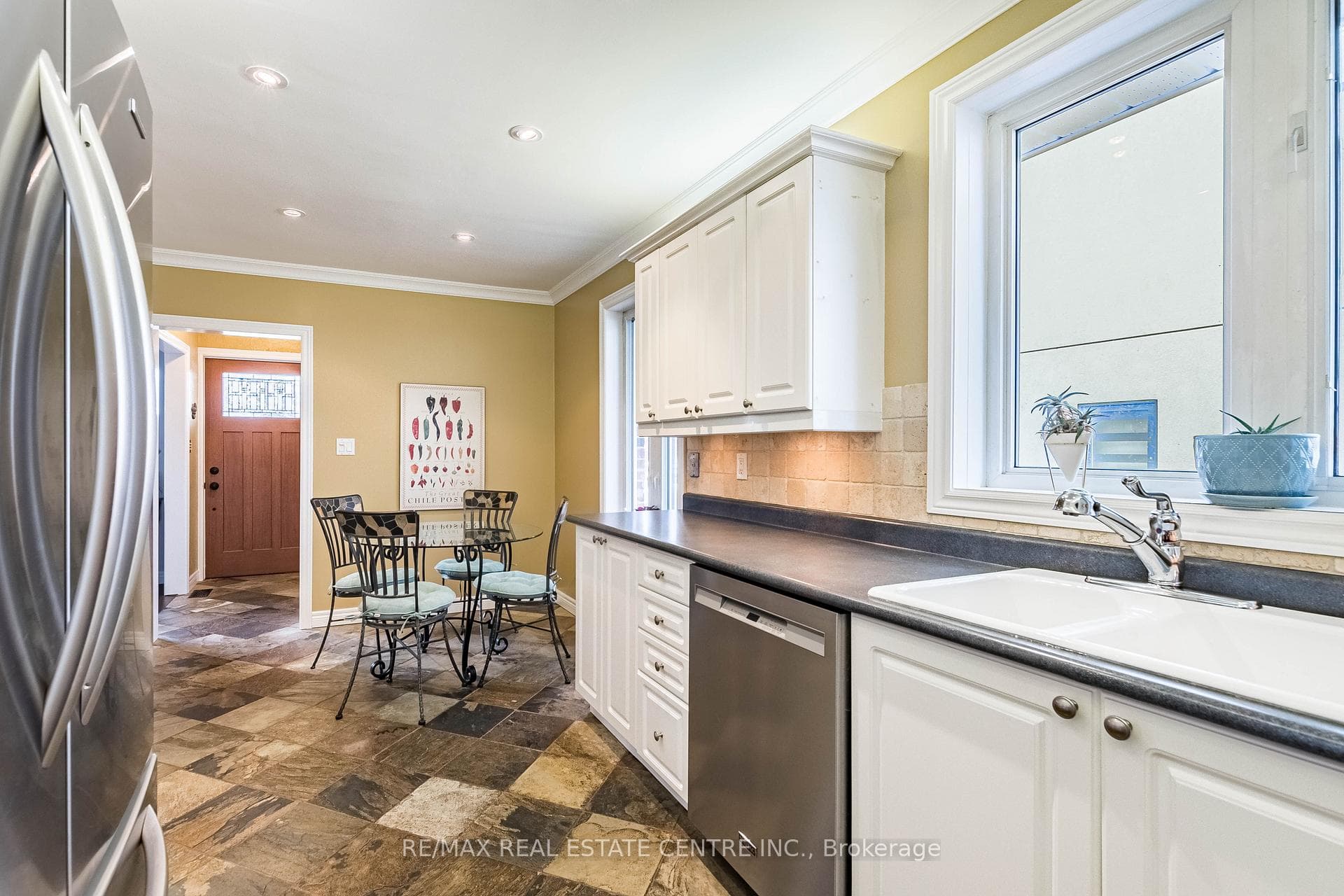 37 Maple Avenue photo 10