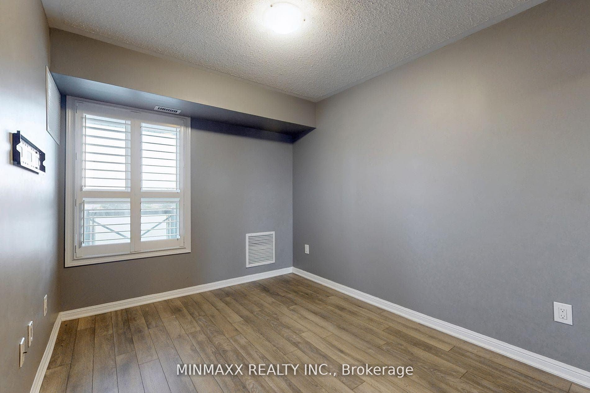 1005 Nadalin Heights Unit 305 photo 22