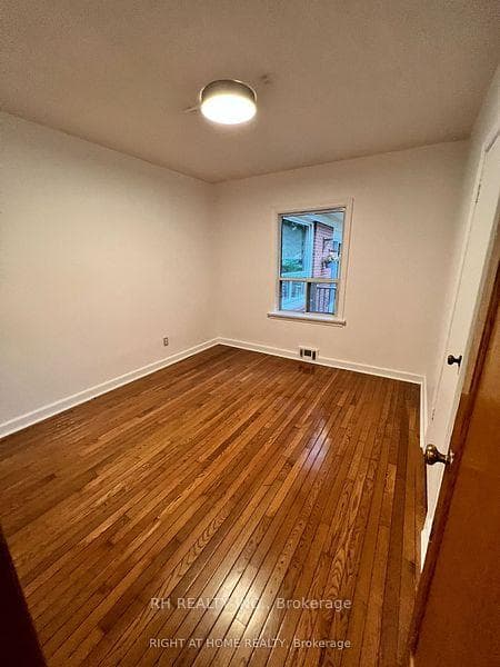 35 Glen Agar Drive photo 2