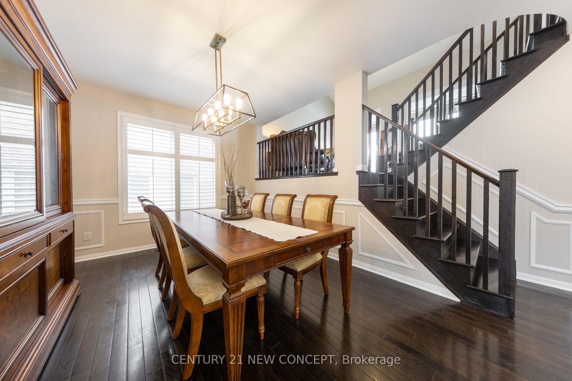 286 Schreyer Crescent photo 4