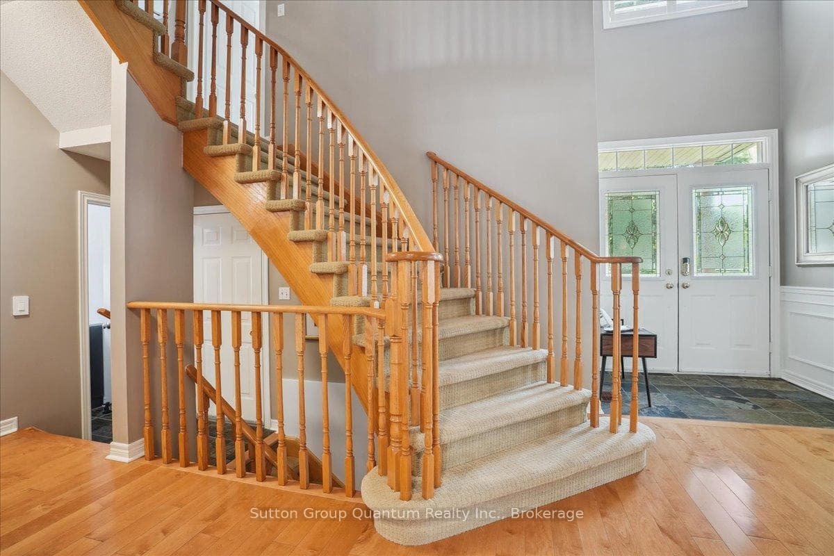 2477 Longridge Crescent photo 9