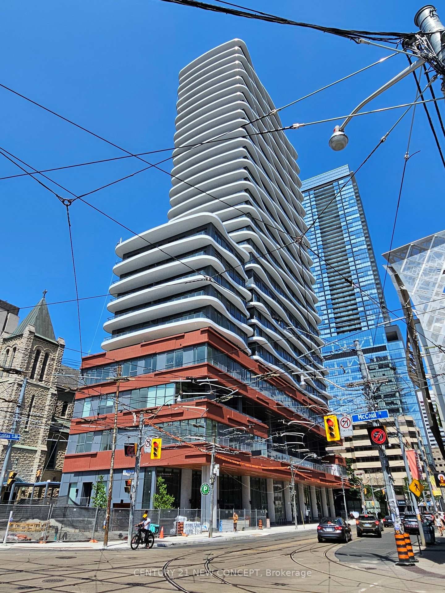 Iconic Artistry Condo At Dundas & McCaul