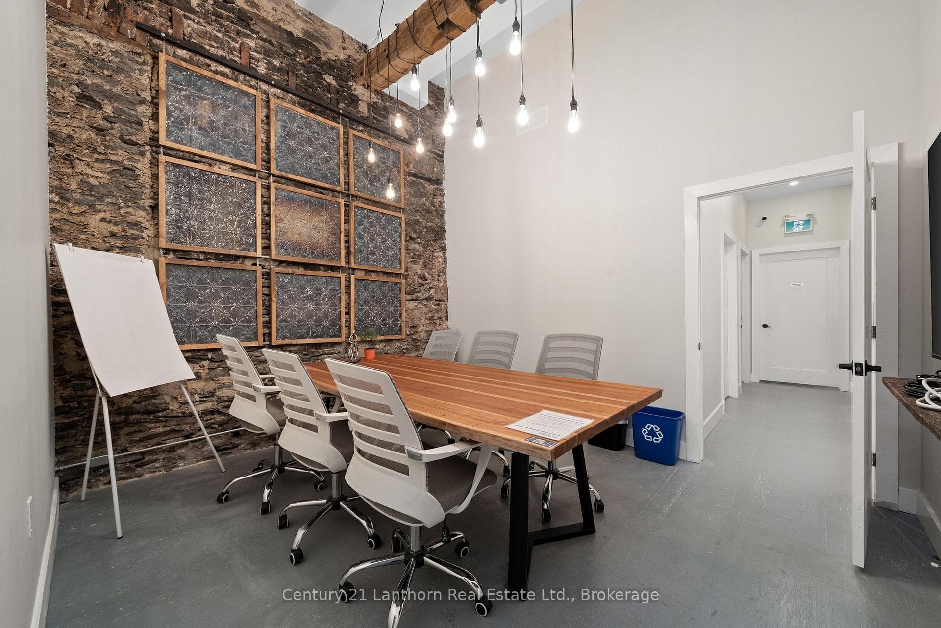 233 Front Street photo 8