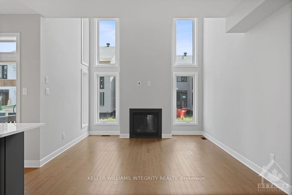 127 BRISTOL Crescent photo 3