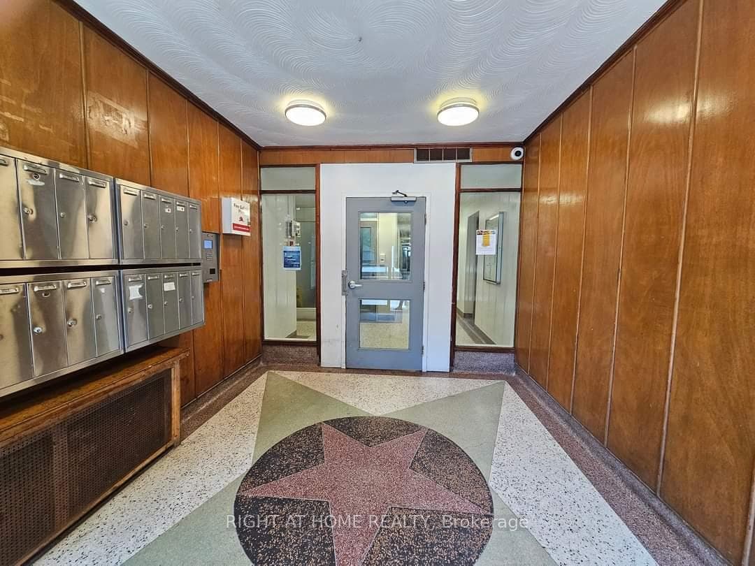 20 Cosburn Avenue Unit 101 photo 6