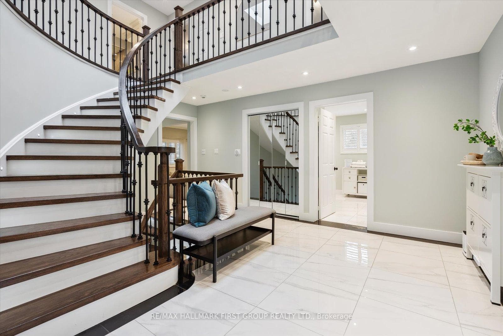 1501 Streamside Court photo 3