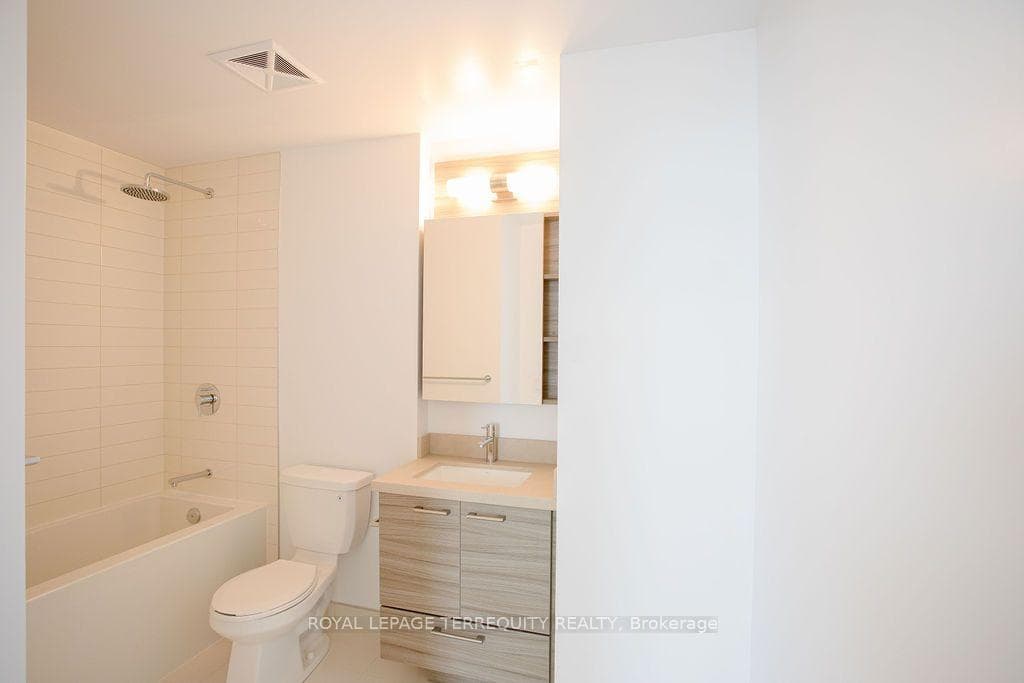 2221 Yonge Street Unit 4609 photo 18