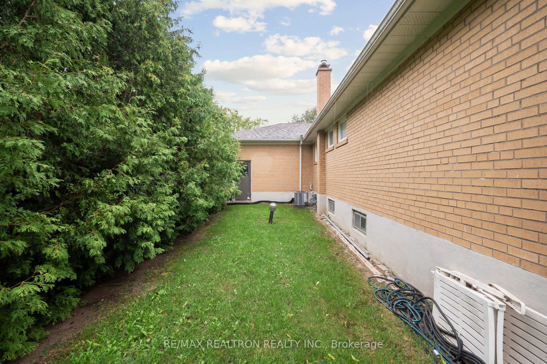 40 Marathon Crescent photo 45