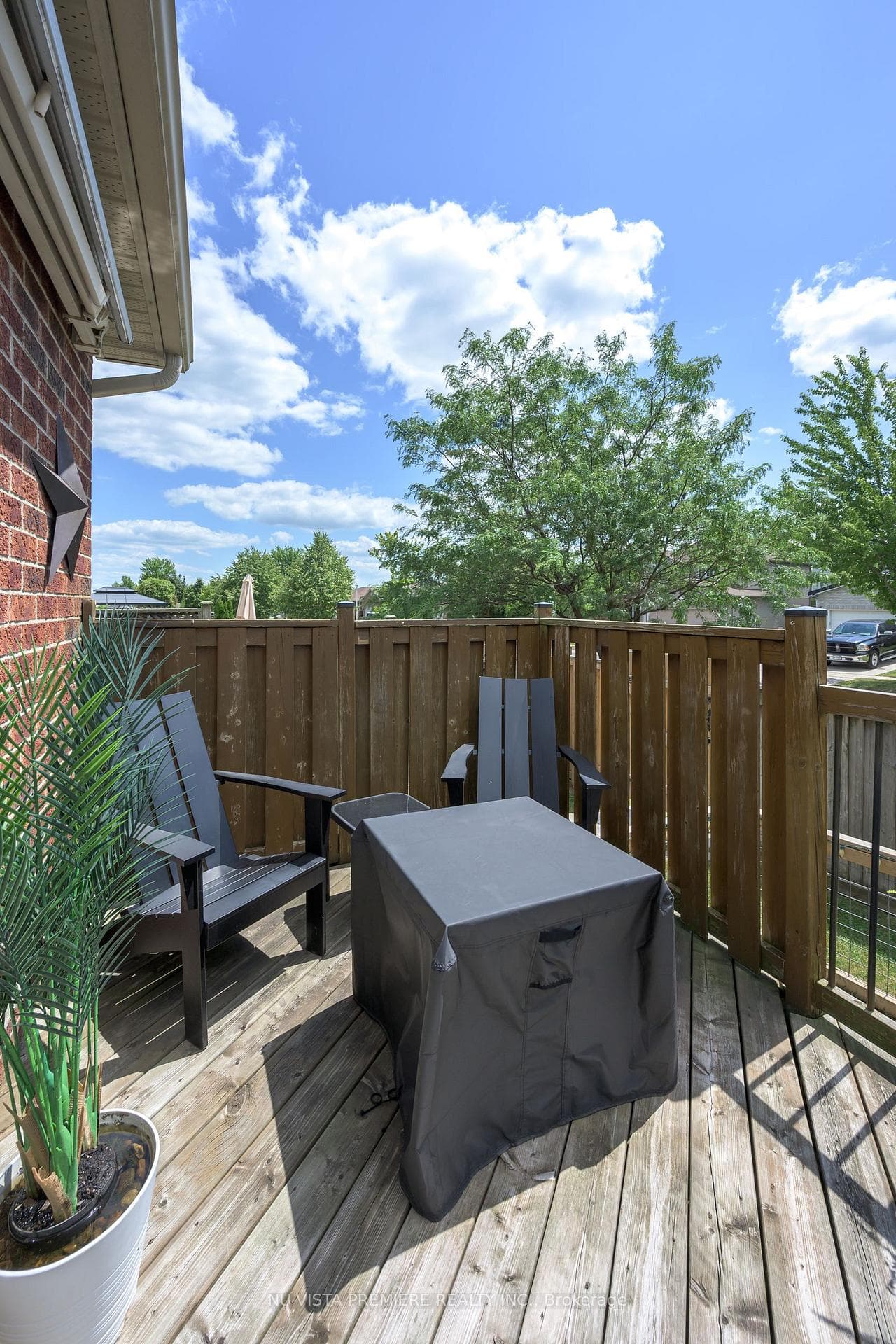1582 Chelton Place photo 5
