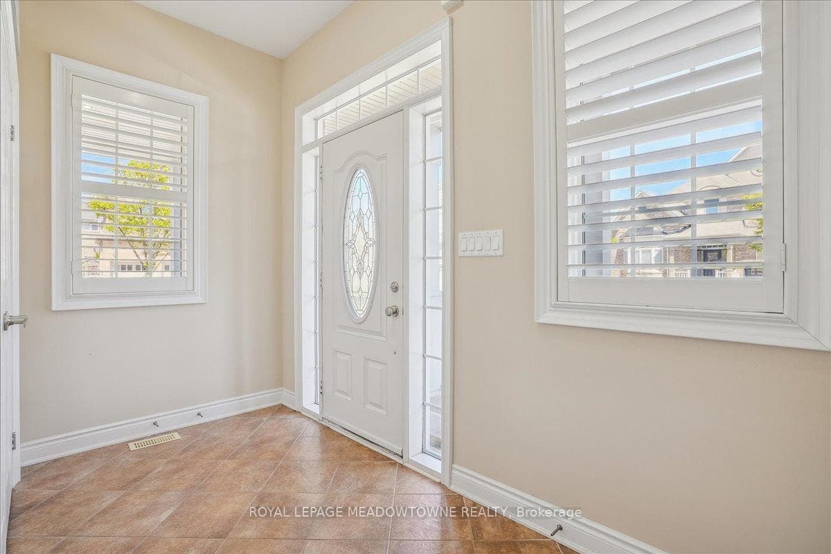 391 Wettlaufer Terrace photo 7