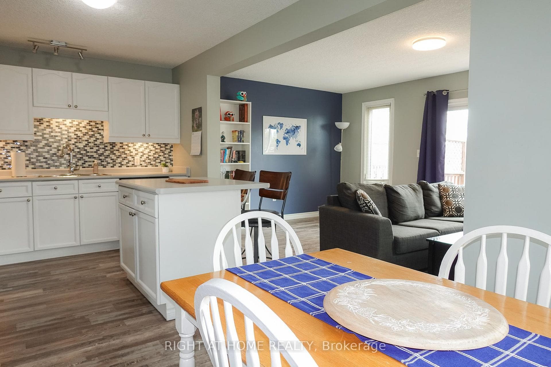 652 Salisbury Avenue photo 6