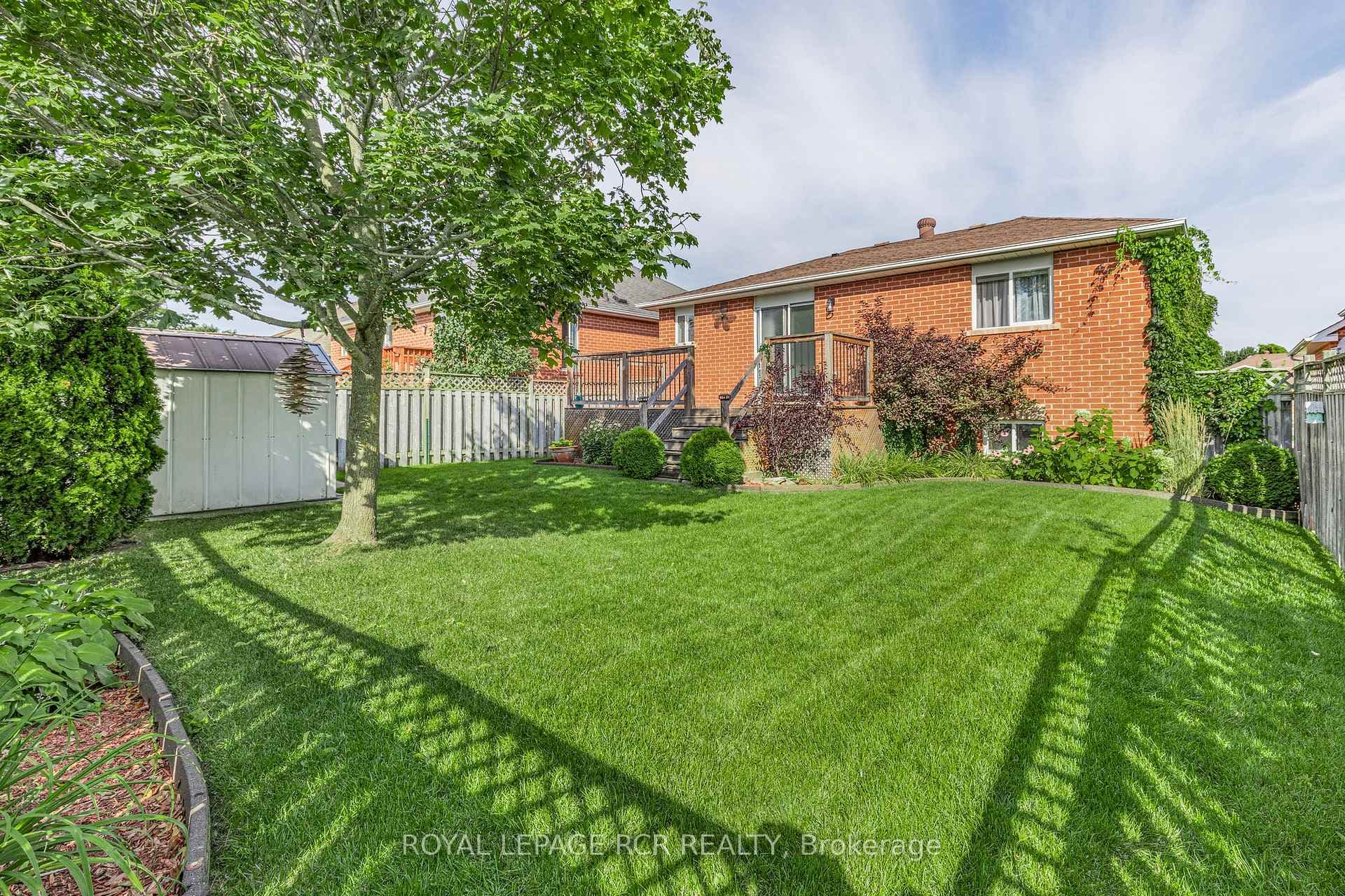 1289 Vincent Crescent photo 36