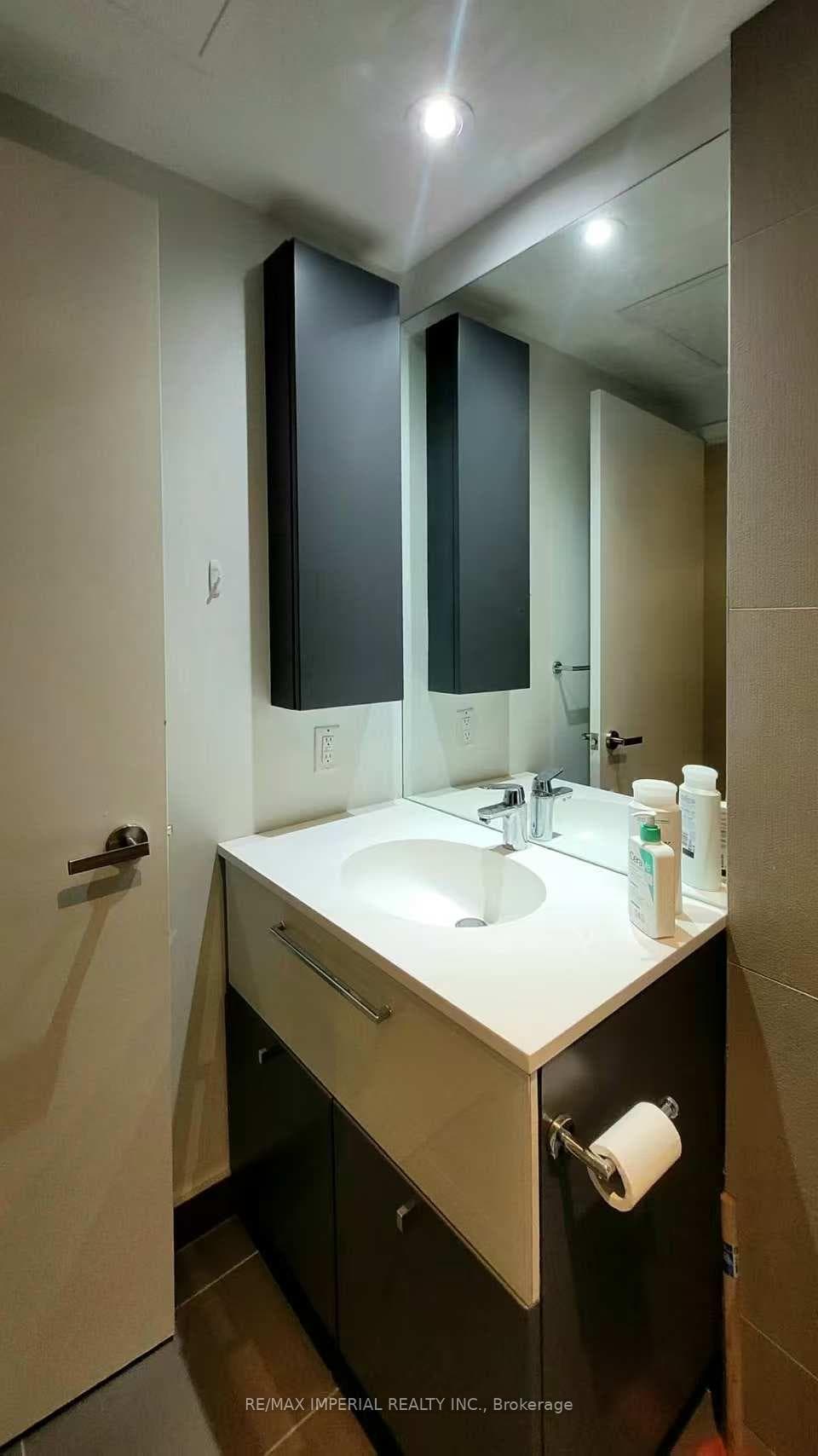 15 Grenville Street Unit 907 photo 14