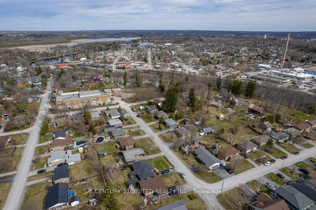 19 Kawartha Drive photo 30