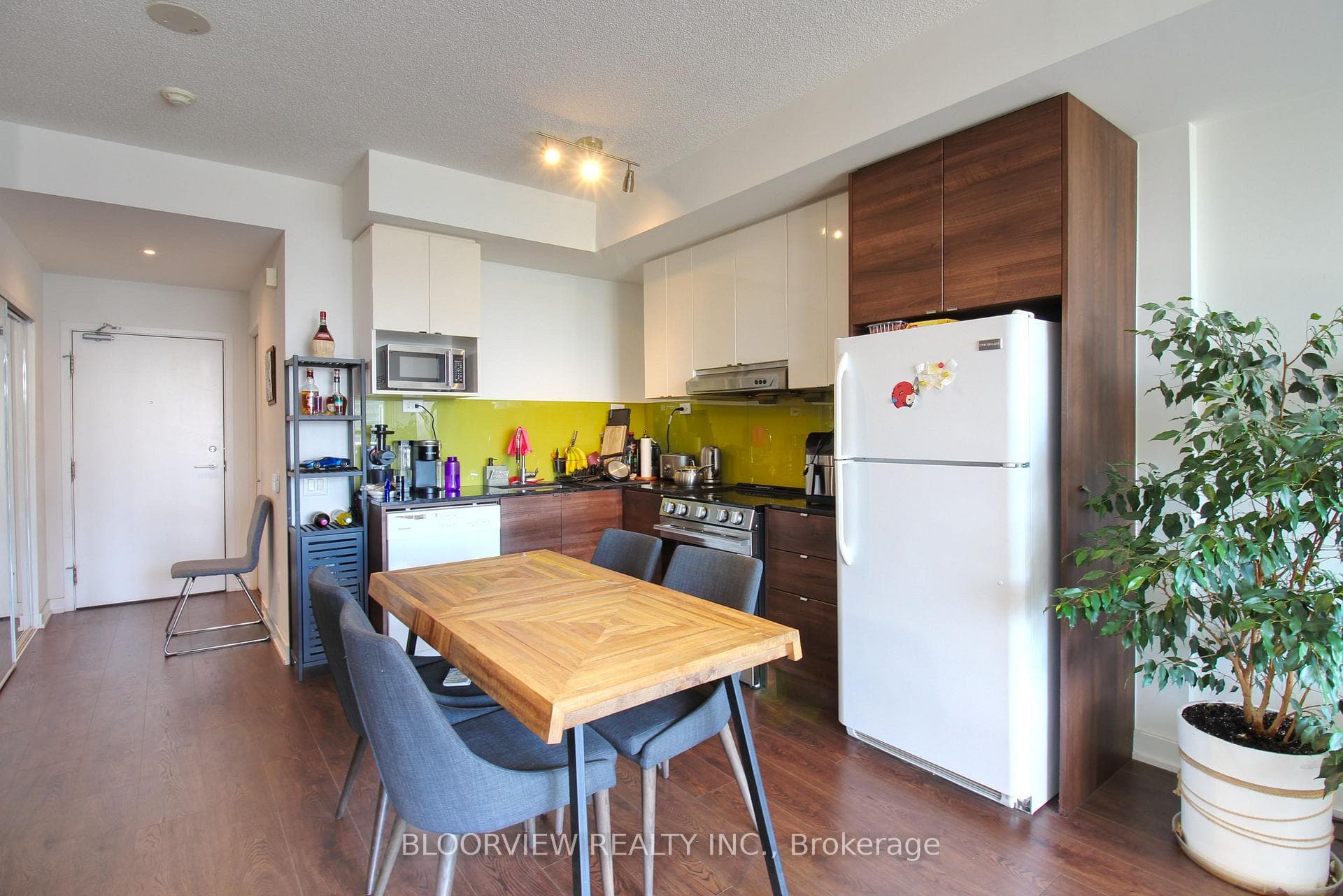 121 Mcmahon Drive Unit 2810 photo 13